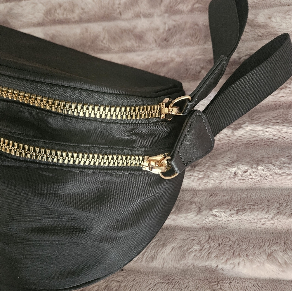NWOT Stylish Bum Bag - Picture 2 of 9